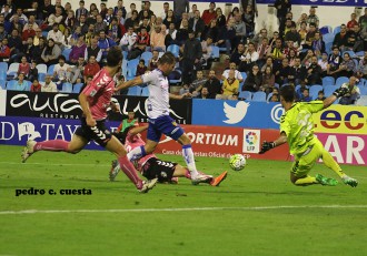 Alfredo Ortuño es objeto de  penalti contra el Tenerife